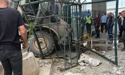 Askeri araç duvara çarptı; 2 asker yaralı