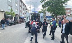 Kamyonet, park halindeki 5 araca çarptı; 2 yaralı