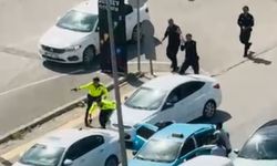 Kız arkadaşı ile taksi sürücüsünü rehin aldı