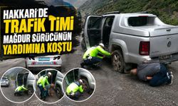 Hakkari’de trafik timi mağdur sürücünün yardımına koştu