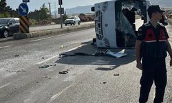 Öğrencileri taşıyan servis midibüsü devrildi: 17 yaralı