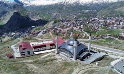Hakkari Üniversitesi Camisi’nde ilk Cuma Namazı kılındı