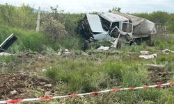 Tren, hemzemin geçitte kamyonete çarptı; 1 ölü, 3 yaralı
