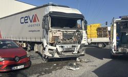 Kocaeli’de işçi servisi ile tır çarpıştı: 8 yaralı