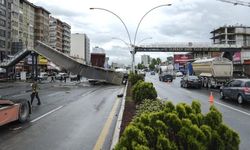 Ankara’da tırın çarptığı üst geçit yıkıldı