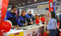 Van polisinden fuarda milli araç tanıtımı