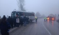 Yolcu minibüsü ile tanker çarpıştı: 3 yaralı