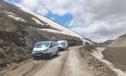 Hakkari'de kritik yolda geçişler devam ediyor