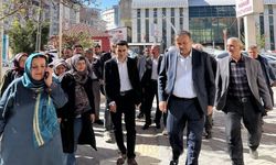 DEM Parti bıçaklı saldırıya uğrayan Duman'ı ziyaret etti
