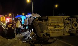 Düğünden dönen ailenin bulunduğu araç takla attı: 6 yaralı