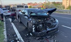 4 otomobilin karıştığı zincirleme kazada 5 kişi yaralandı