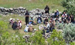 40 yıldır kullanılmayan tarihi yayla yolunu tekrar yürüdüler