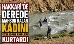 Hakkari’de derede mahsur kalan kadını ekipler kurtardı