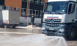Hakkari'de okul ve cami önleri yıkandı