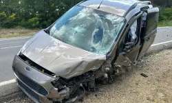Otomobille hafif ticari araç çarpıştı: 5 yaralı