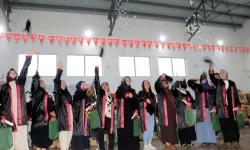 56 yaşında lise diploması alıp kep attı; hedefi üniversite