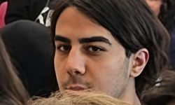 Denize giren genç hayatını kaybetti