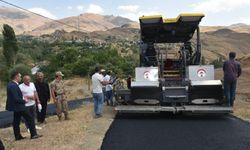 Hakkari’de ulaşım yatırımları sürüyor: Geçitli’ye BSK asfalt