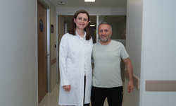 İki kez felç geçiren hasta rehabilitasyonla yeniden yürüdü