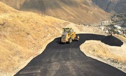 Hakkari Mir Kalesi yolu sıcak asfaltla yenilendi