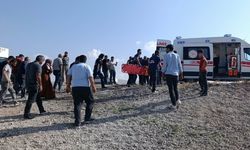 Van'da hafif ticari araç takla attı: 1’i ağır 6 yaralı