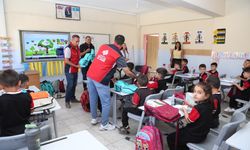 Hakkari'deki öğrencilere anlamlı destek