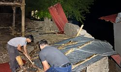 Hakkari’de şiddetli rüzgar çatı uçurdu