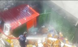 Hakkari’de karton kutuların bulunduğu alanda yangın paniği