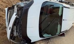 Hakkari'de korkutan kaza! Otomobil takla attı, 2 yaralı