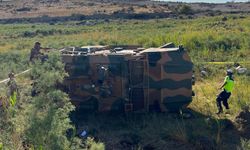 Askeri araç devrildi: 1 şehit, 2 yaralı