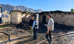Hakkari’de  yangını: 3 ahır ve samanlık kül oldu