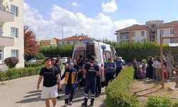 Evin mutfağında çıkan yangında 2’si çocuk 4 kişi dumandan etkilendi