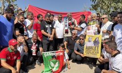 Amedspor ve Beşiktaş taraftarları Rojin Kabaiş'in mezarında buluştu