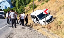 Hakkari'de trafik kazası: Araçta maddi hasar meydana geldi