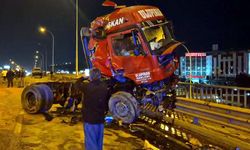 4 aracın karıştığı zincirleme kazada 1'i ağır 6 yaralı