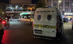 Sultangazi’de, eşiyle telefonda görüştüğünü iddia ettiği kişiyi silahla vurdu
