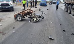 TIR ile çarpışan sepetli motosikletin sürücüsü öldü