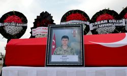 Askeri araç kazasında şehit olan asker, Hakkari'de son yolculuğuna uğurlandı