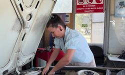 Sekreter olarak işe başladığı sanayide oto tamir ustası oldu
