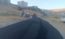 Hakkari’de asfalt seferberliği: Ekipler hafta sonu da sahada