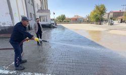 Yüksekova’da okul önlerinde temizlik seferberliği