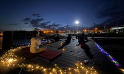 Bitlis'te kadınlar Van Gölü manzarasında yoga yaptı