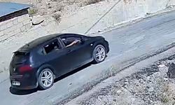 Hakkari’de mahalleye araçtan rastgele ateş açıldı