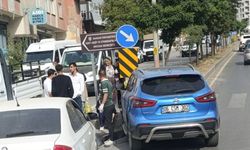 Hakkari’de kaza : Araç orta refüje çıktı