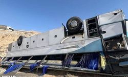 Yolcu otobüsü devrildi: 11 ölü, 24 yaralı
