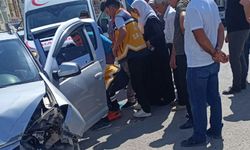 Hakkari'de iki aracın karıştığı kazada 1 kişi yaralandı