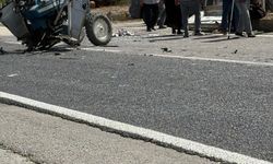 Otomobil ile çarpışan traktör ikiye bölündü