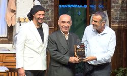 Şener Şen, 'Zengin Mutfağı' oyunu ile KKTC'de sahne aldı