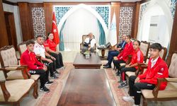 Vali Taşyapan başarılı sporcuları ağırladı