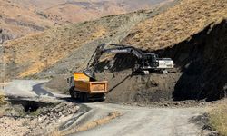 Hakkari'de çöken güzerhaga yeni yol yapılıyor